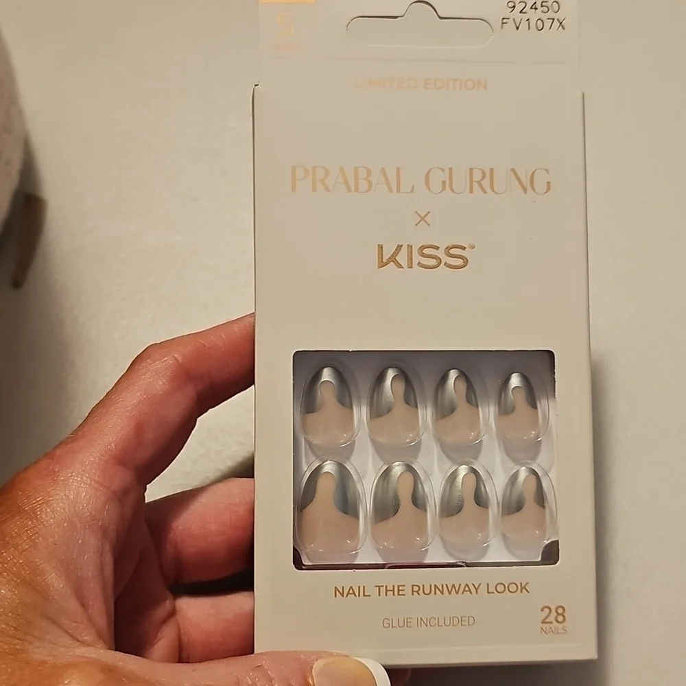 Limited Edition Prabal Grunge X Kiss Nails•28 Nails•Glue Included